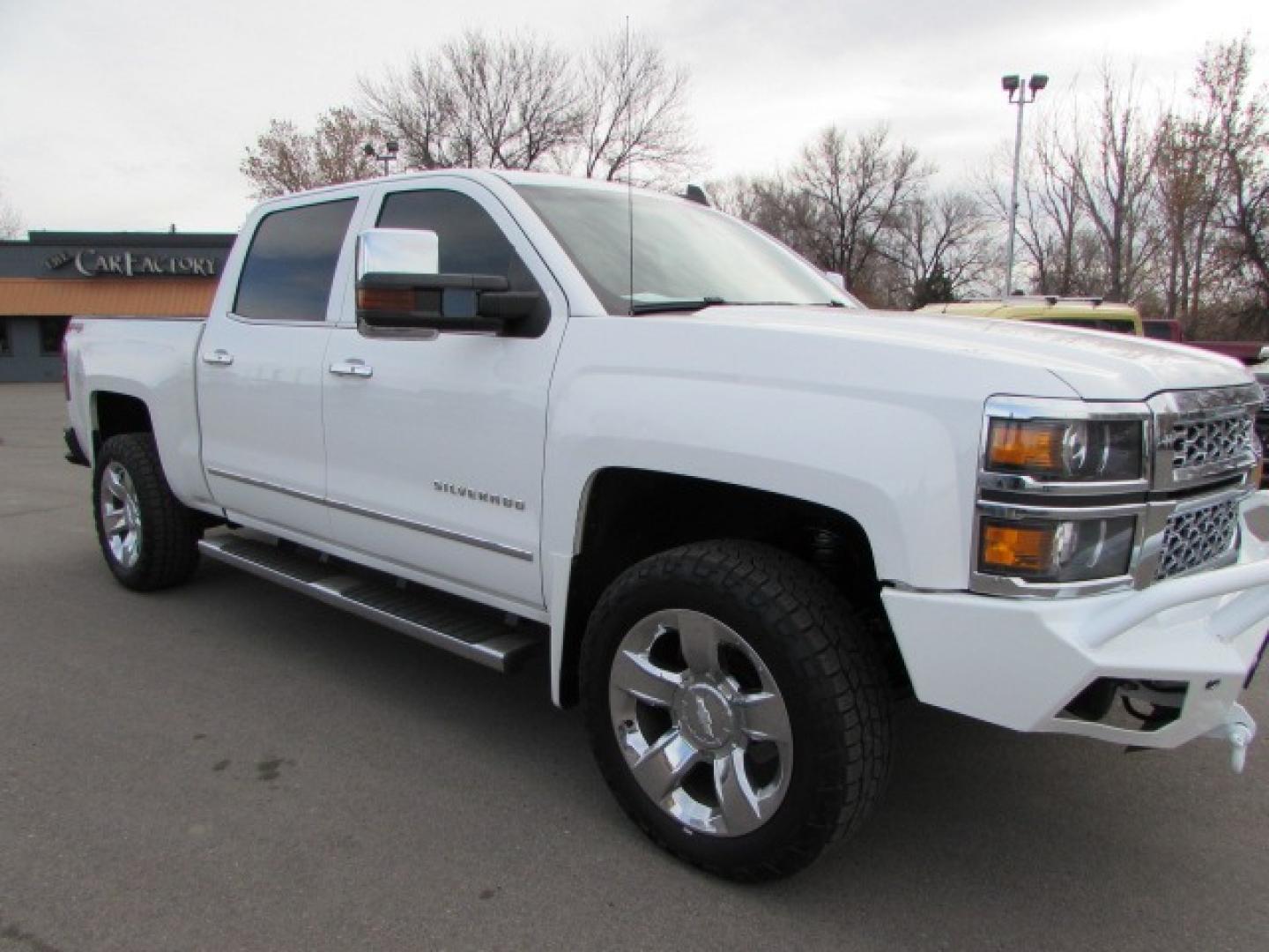 2015 White /Black Chevrolet Silverado 1500 LTZ Crew Cab Short Box 4WD (3GCUKSEJ7FG) with an 6.2L Ecotec gasoline engine, 6 speed automatic transmission, located at 4562 State Avenue, Billings, MT, 59101, (406) 896-9833, 45.769516, -108.526772 - Photo#4